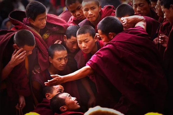 喇嘛教文化特色浓厚的藏族服饰
