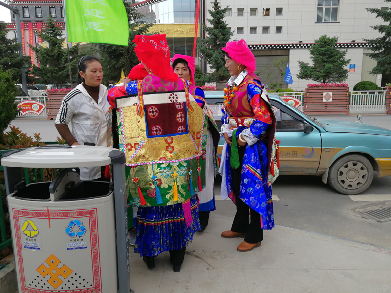 香格里拉藏族服饰