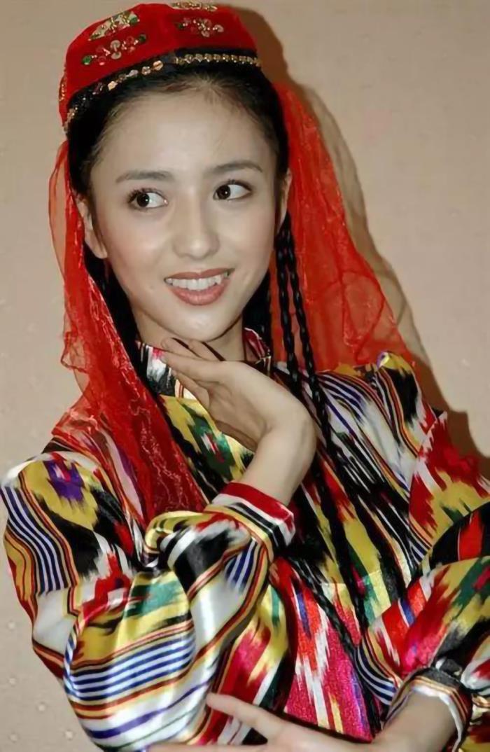 佟丽娅穿维吾尔族服饰