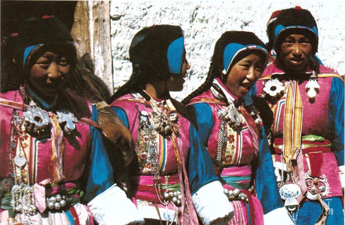 香格里拉传统藏族盛装