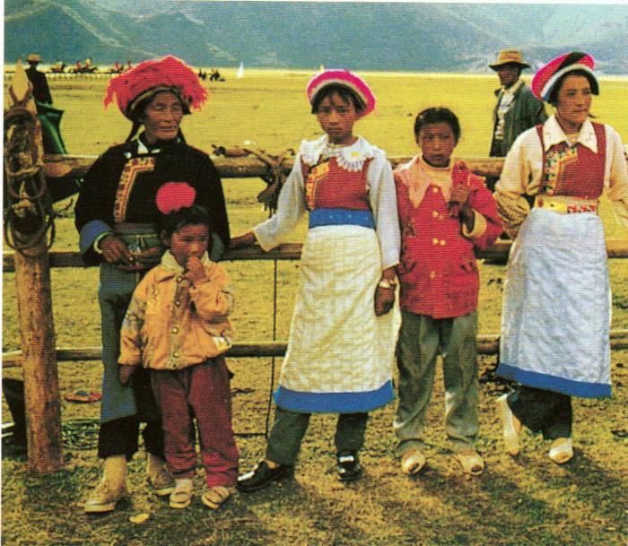 香格里拉传统藏族服饰